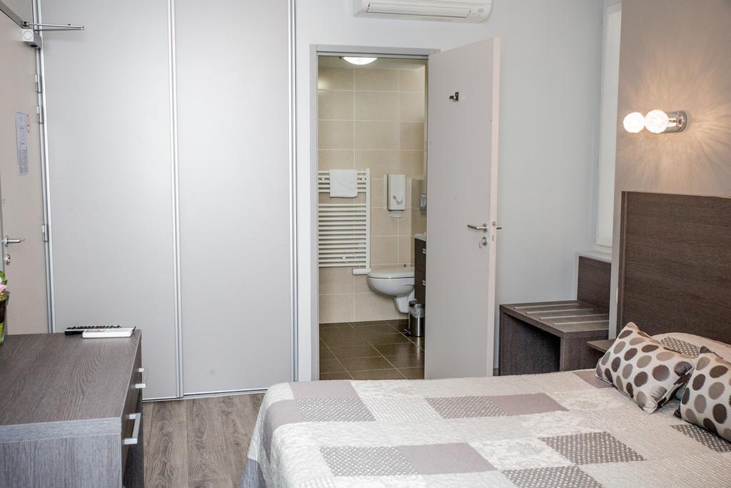 Annexe Hotel De La Gare Хендае Екстериор снимка