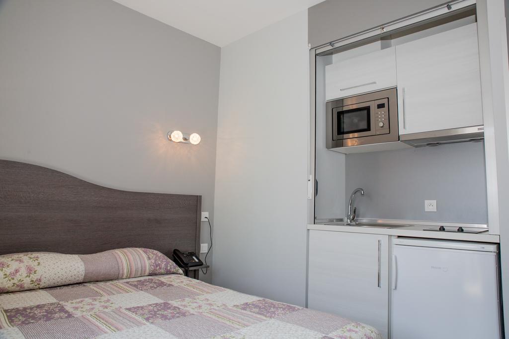 Annexe Hotel De La Gare Хендае Екстериор снимка