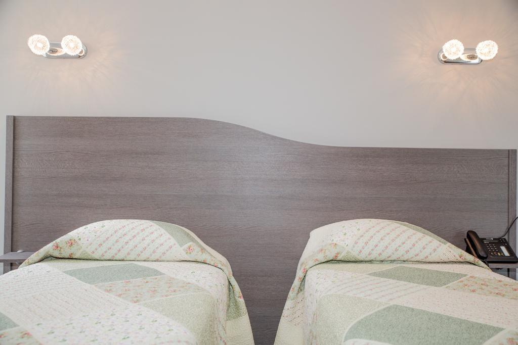 Annexe Hotel De La Gare Хендае Екстериор снимка
