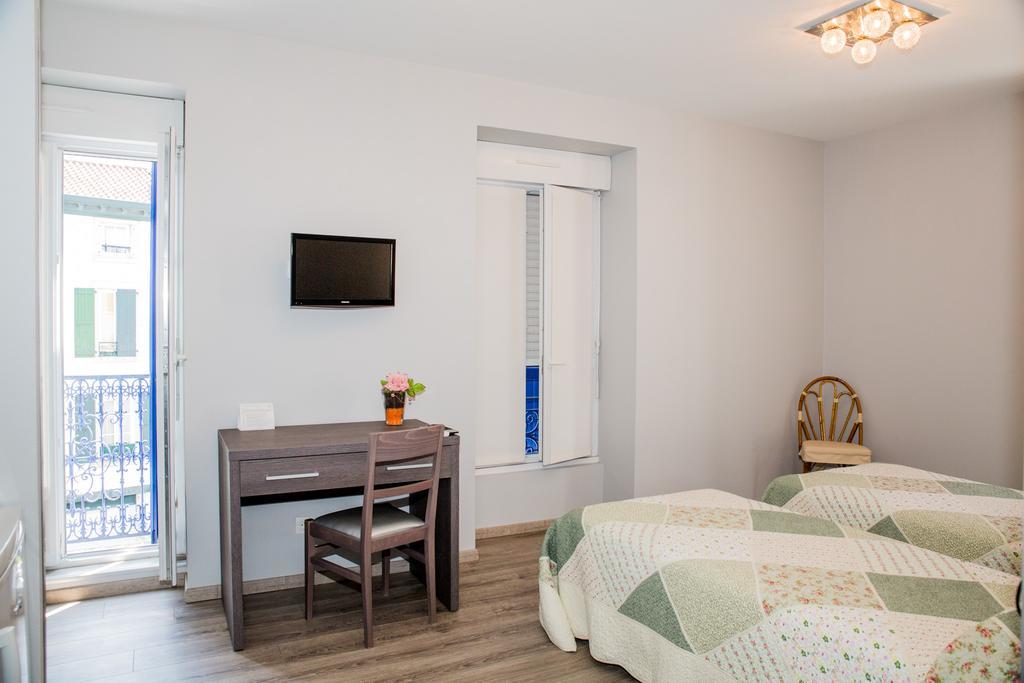 Annexe Hotel De La Gare Хендае Екстериор снимка