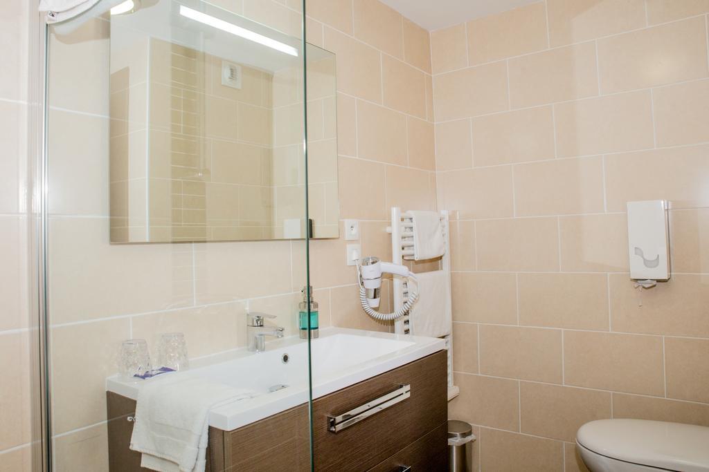 Annexe Hotel De La Gare Хендае Екстериор снимка
