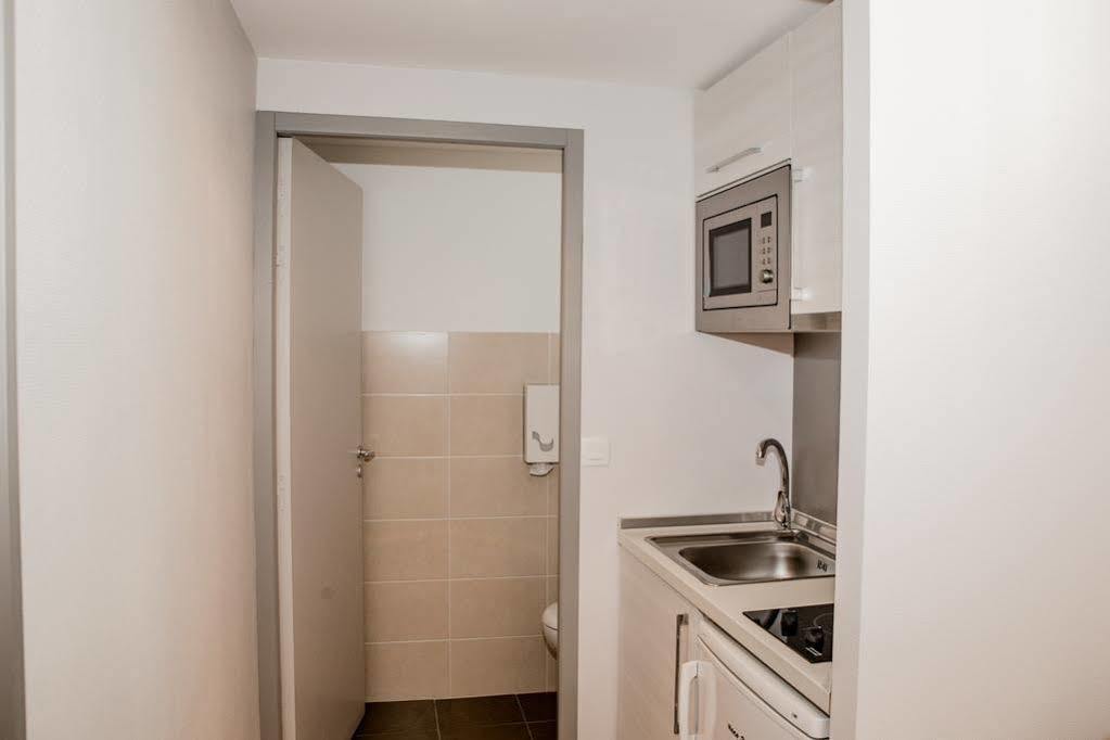 Annexe Hotel De La Gare Хендае Екстериор снимка
